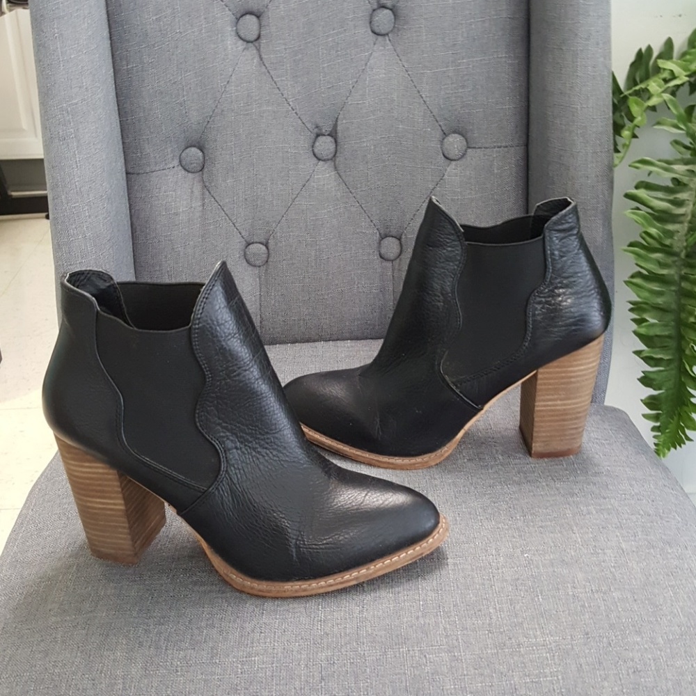 Chinese Laundry ankle booties